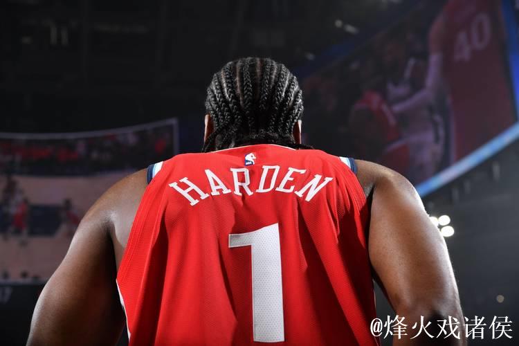 阿门全场13投5中,三分球失准仅得14分12板6助攻 阿门全场13投5中,三分球失准仅得14分12板6助攻