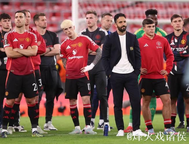 曼联爆发矛盾!阿莫林质疑青训实力,外租球员发照片回击 曼联爆发矛盾!阿莫林质疑青训实力,外租球员发照片回击